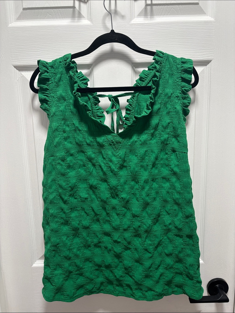 Source Unknown Green Ruffle Tie-Back shirt. Will stretch to 25